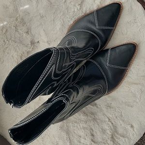 *NWOT* Matisse Aries Cowboy Boots